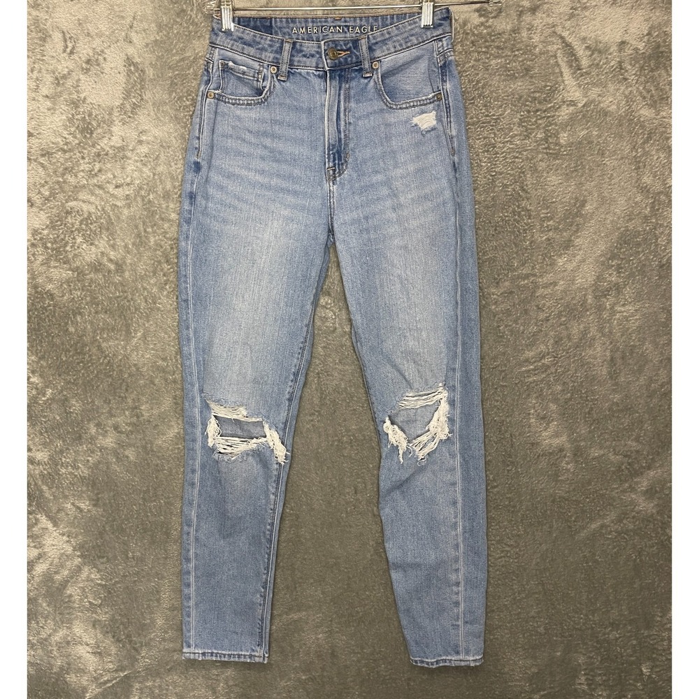 American Eagle Women Distressed Knees Medium Wash Mid Rise Mom Jean 2 Long